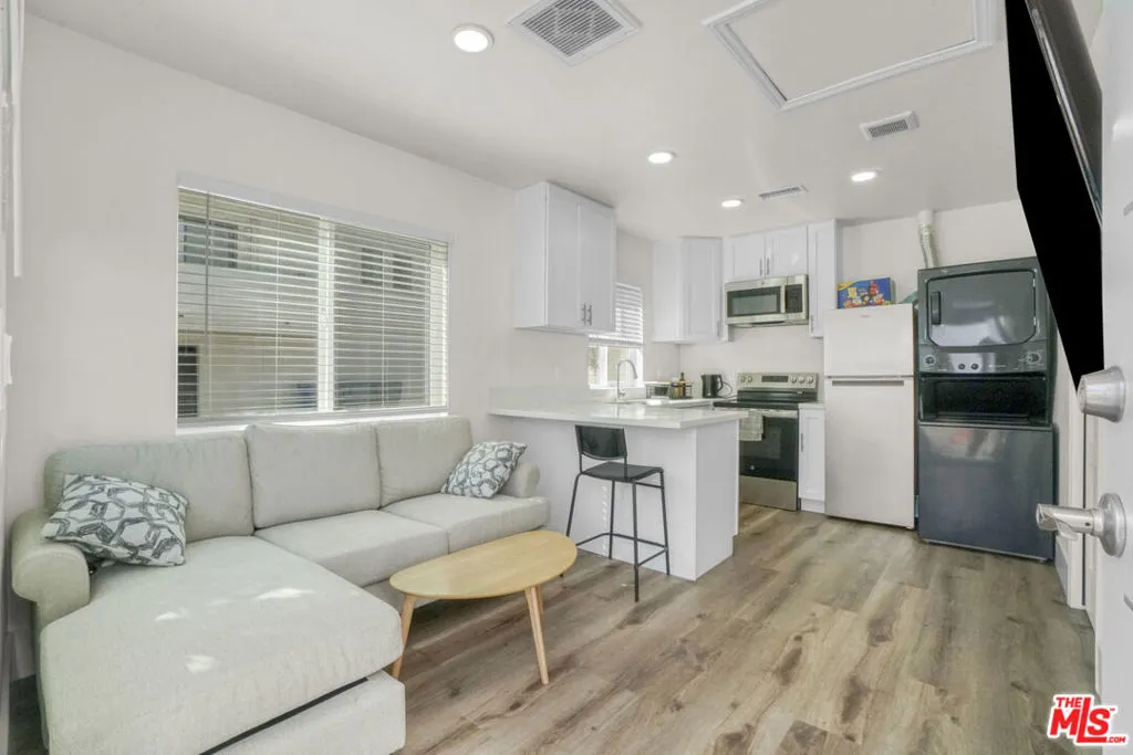 15144 Martha Street, Van Nuys, California 91411 home-pic-30